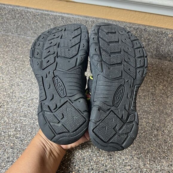 Keen Newport Black Sandals Little Kids Size 3 Summer Comfort Casual Sport Shoes - Picture 9 of 10